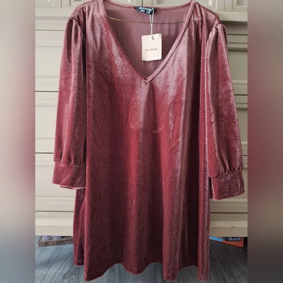 BloomChic Rich Plum V-Neck Blouse Size 2X-3X - Picture 5 of 8